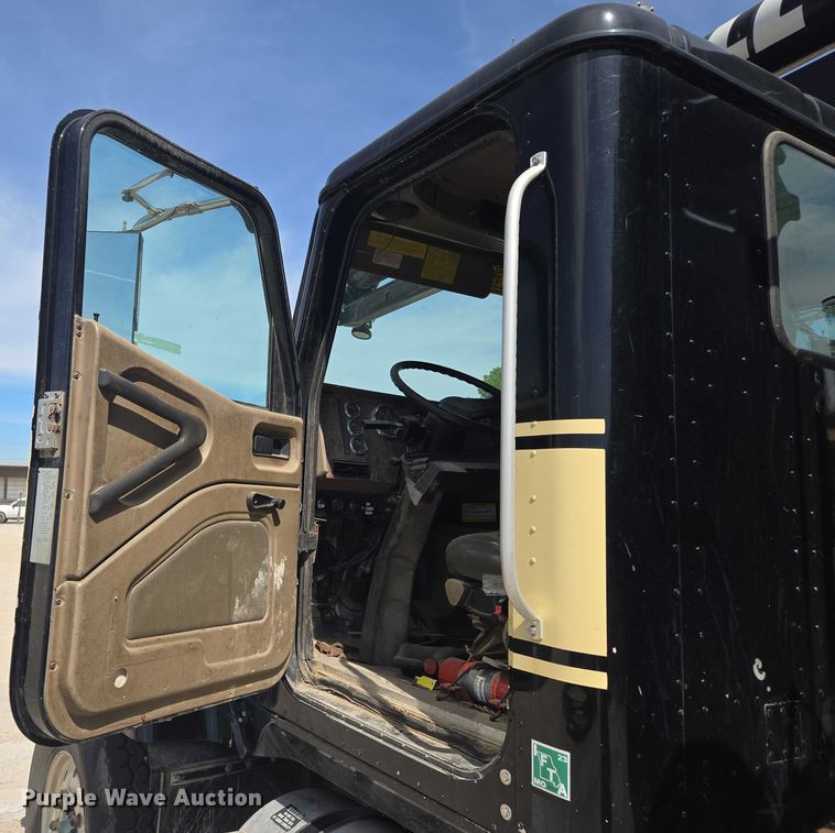 image for item EM7294 2006 International 5500i sewer jetter truck