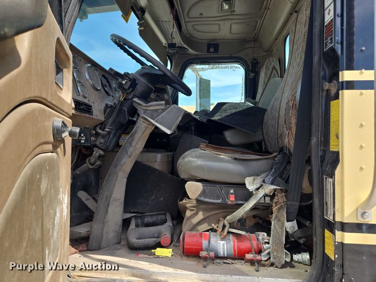 image for item EM7294 2006 International 5500i sewer jetter truck