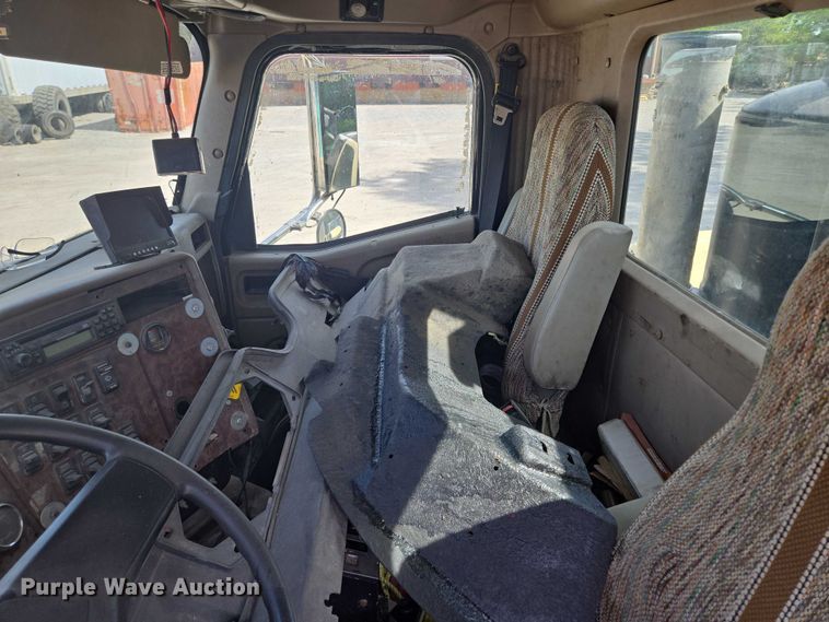 image for item EM7294 2006 International 5500i sewer jetter truck