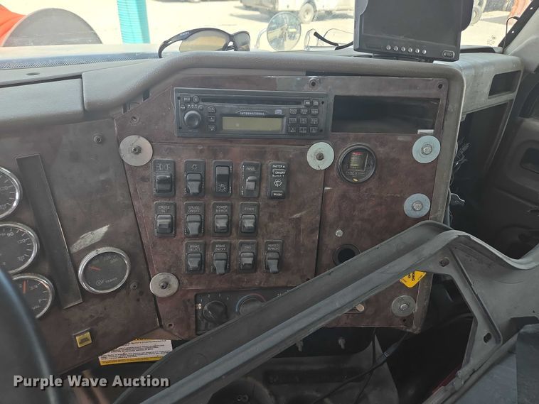 image for item EM7294 2006 International 5500i sewer jetter truck