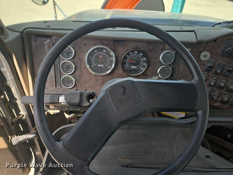 image for item EM7294 2006 International 5500i sewer jetter truck