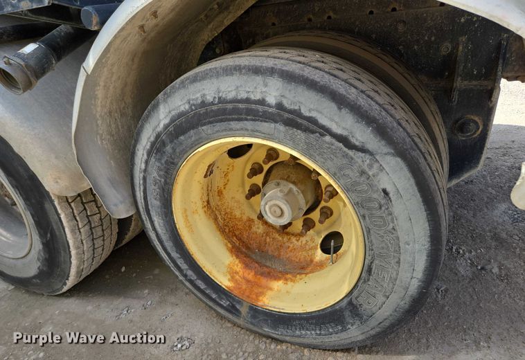 image for item EM7294 2006 International 5500i sewer jetter truck