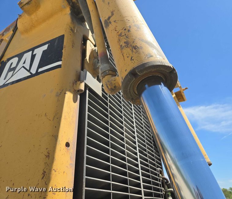 image for item EM7295 1994 Caterpillar D8N dozer