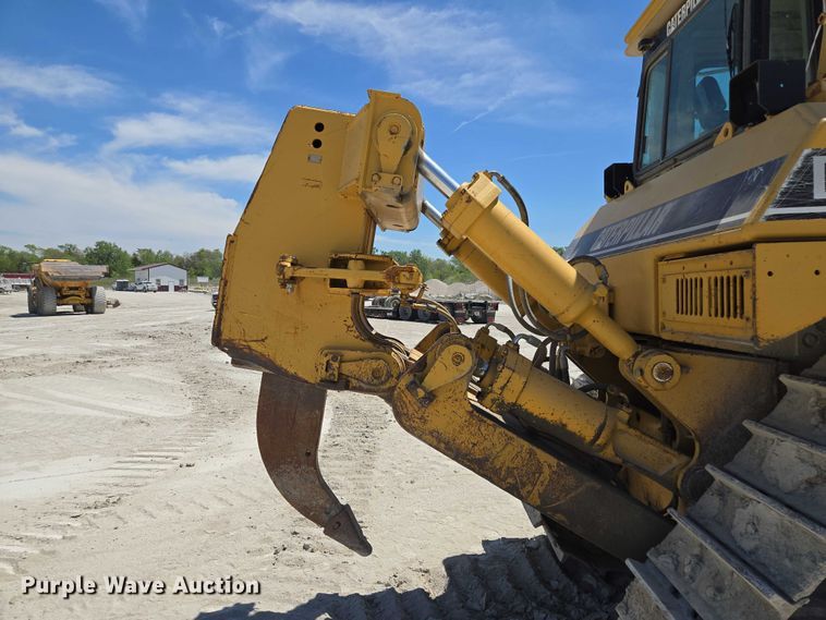image for item EM7295 1994 Caterpillar D8N dozer