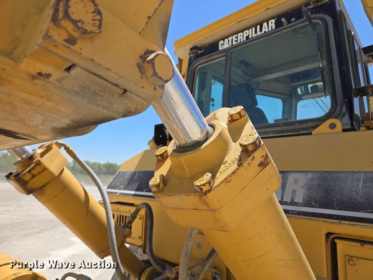 image for item EM7295 1994 Caterpillar D8N dozer