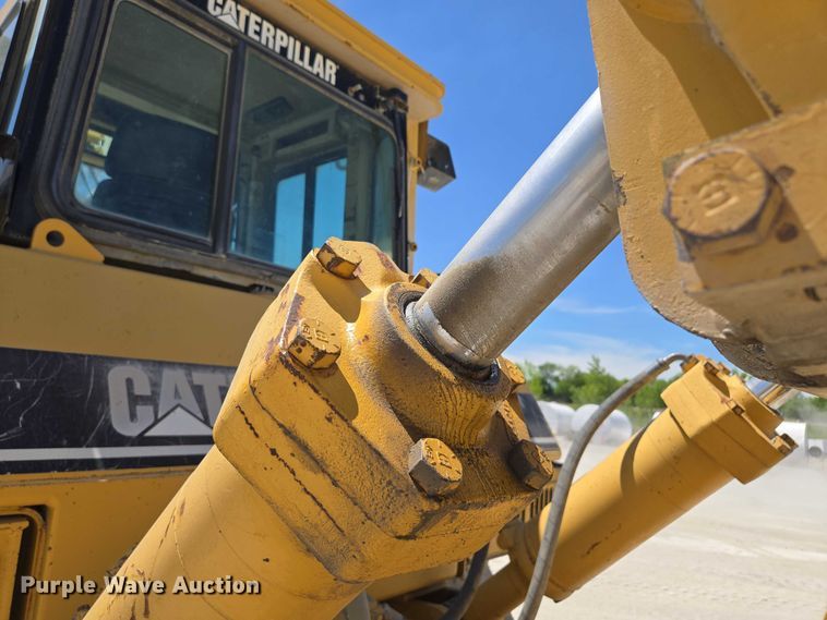 image for item EM7295 1994 Caterpillar D8N dozer