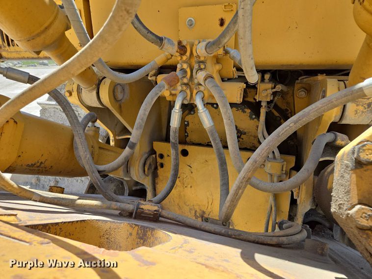 image for item EM7295 1994 Caterpillar D8N dozer