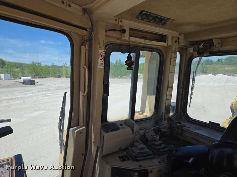 image for item EM7295 1994 Caterpillar D8N dozer