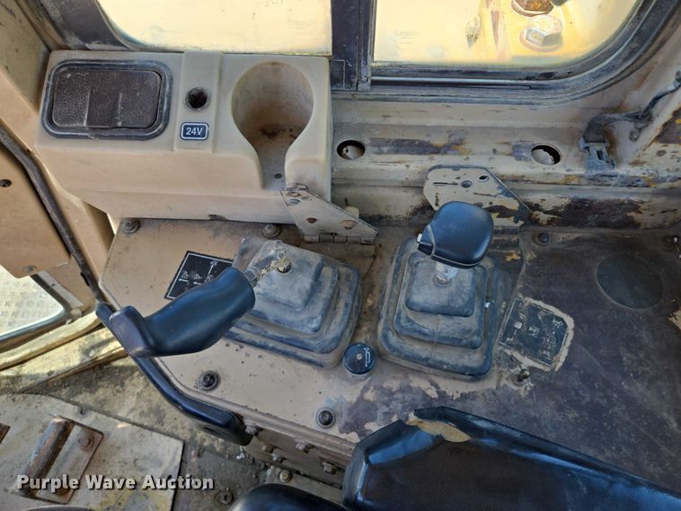 image for item EM7295 1994 Caterpillar D8N dozer