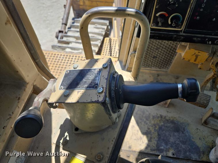 image for item EM7295 1994 Caterpillar D8N dozer