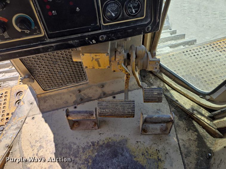 image for item EM7295 1994 Caterpillar D8N dozer