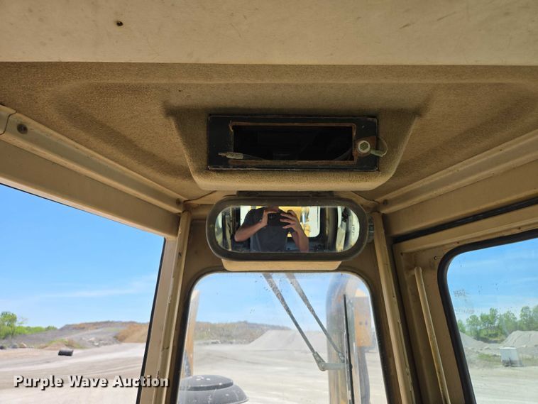 image for item EM7295 1994 Caterpillar D8N dozer