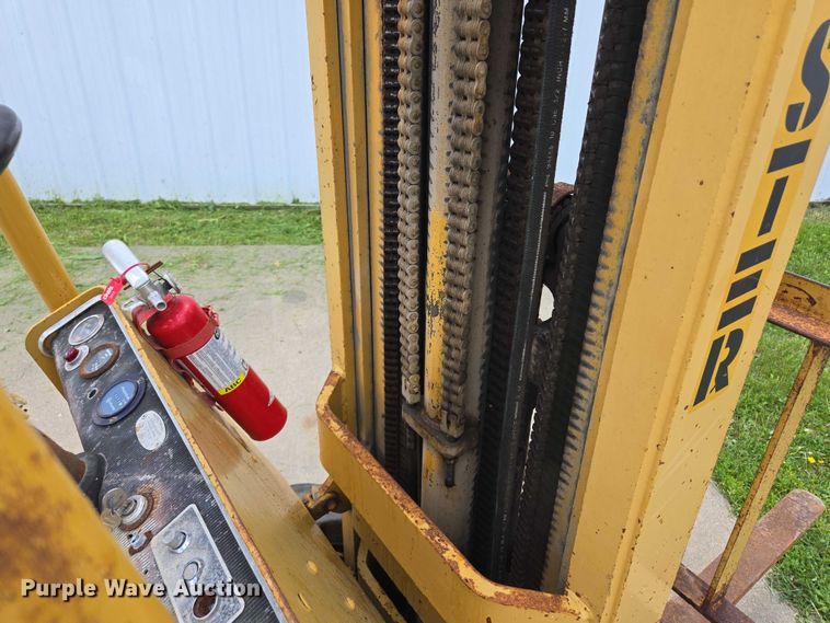 image for item EM7297 Hyster forklift