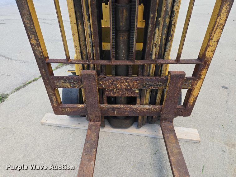 image for item EM7297 Hyster forklift