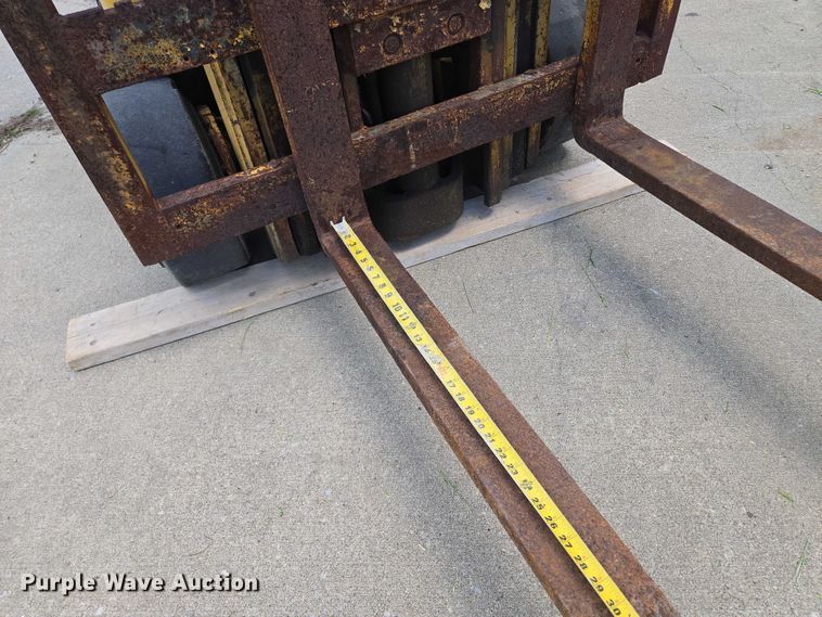 image for item EM7297 Hyster forklift