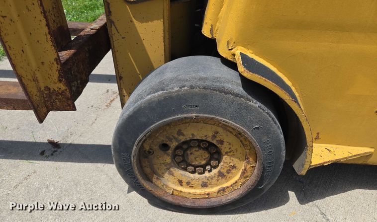 image for item EM7297 Hyster forklift