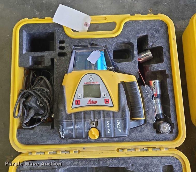 image for item EM7308 Leica (2) Leica laser transits