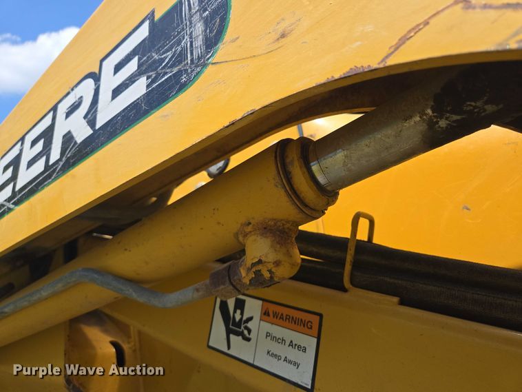 image for item EM7330 2003 John Deere 270 Series II skid steer loader