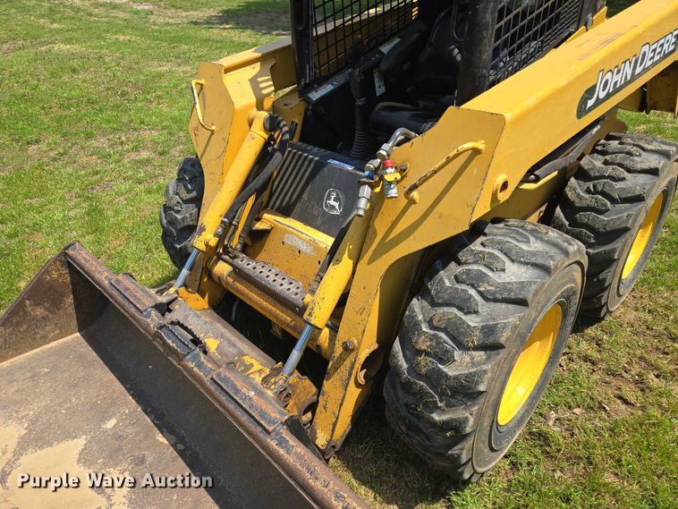 image for item EM7330 2003 John Deere 270 Series II skid steer loader