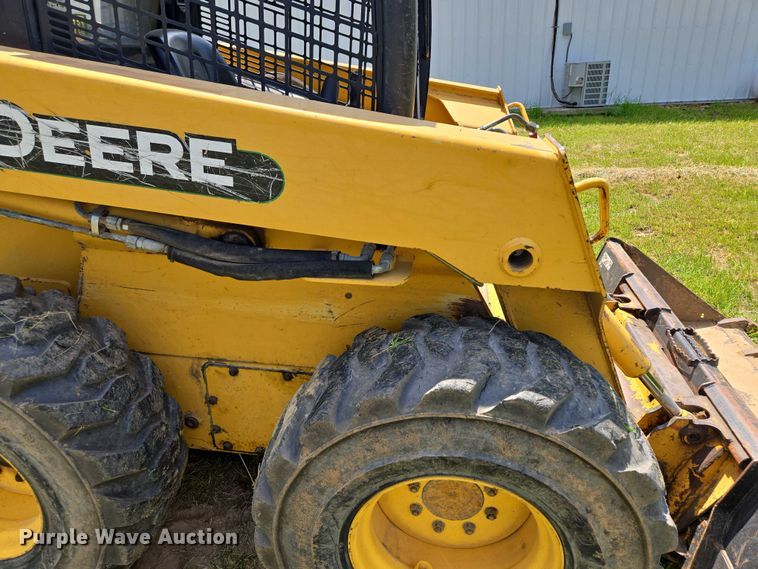 image for item EM7330 2003 John Deere 270 Series II skid steer loader