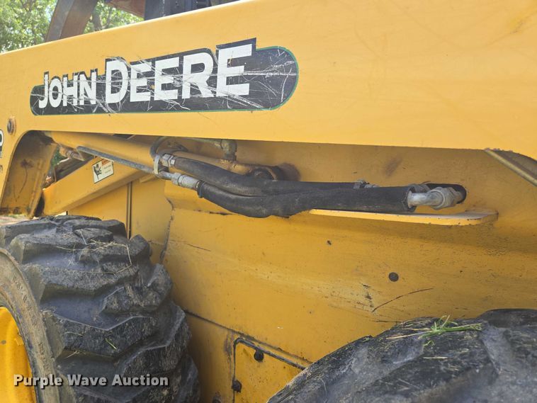 image for item EM7330 2003 John Deere 270 Series II skid steer loader