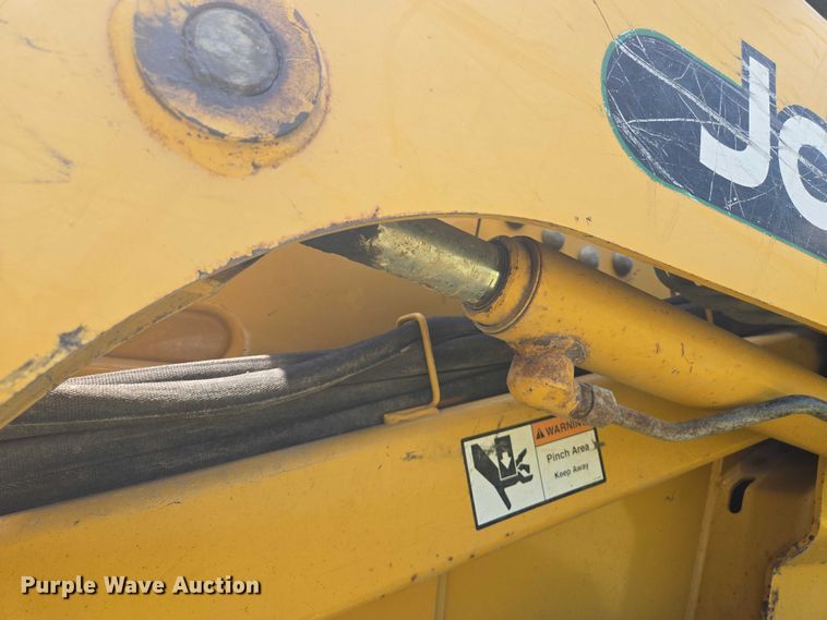 image for item EM7330 2003 John Deere 270 Series II skid steer loader