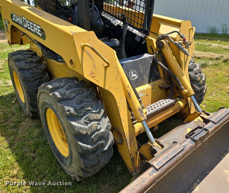 image for item EM7330 2003 John Deere 270 Series II skid steer loader