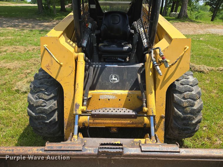 image for item EM7330 2003 John Deere 270 Series II skid steer loader