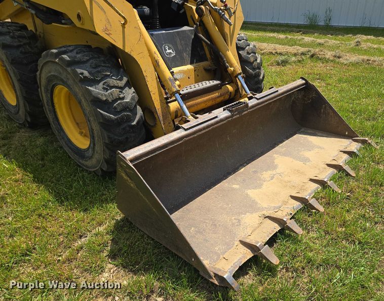 image for item EM7330 2003 John Deere 270 Series II skid steer loader