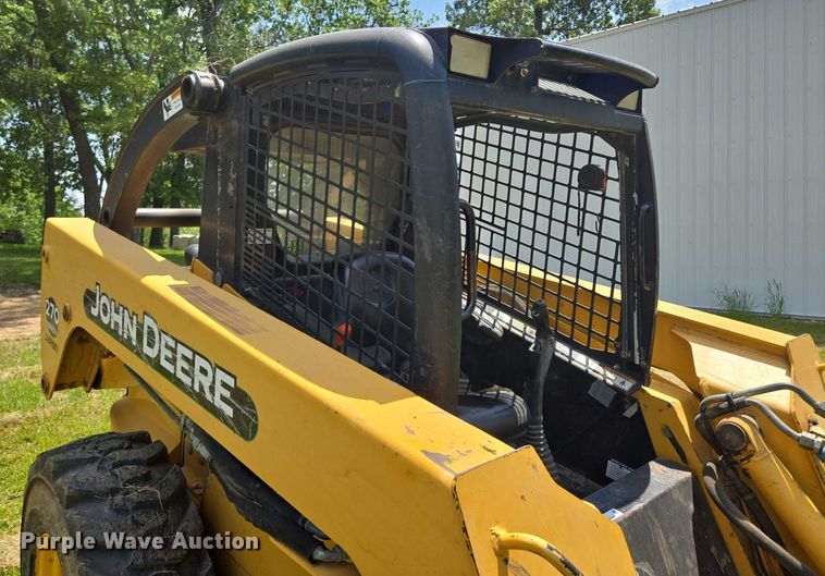 image for item EM7330 2003 John Deere 270 Series II skid steer loader