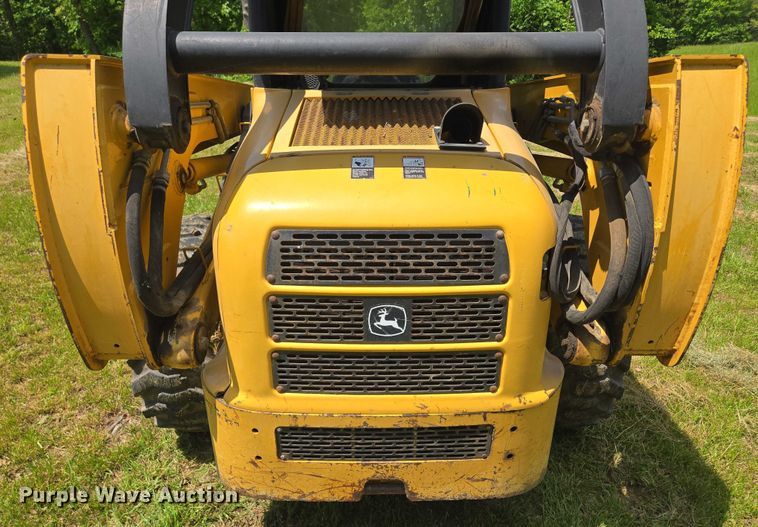 image for item EM7330 2003 John Deere 270 Series II skid steer loader