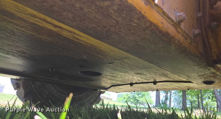 image for item EM7330 2003 John Deere 270 Series II skid steer loader