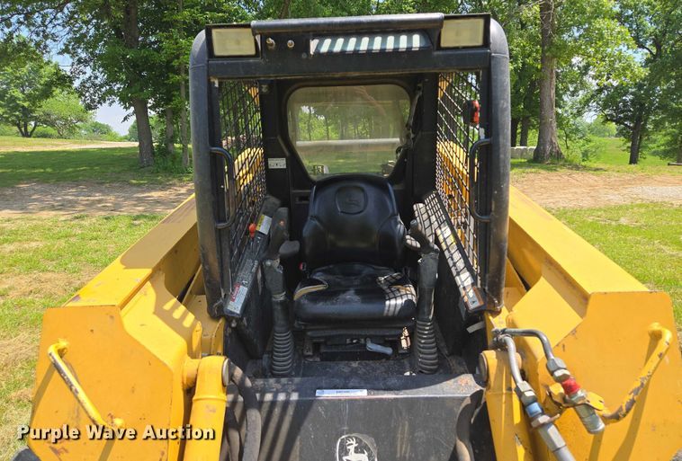 image for item EM7330 2003 John Deere 270 Series II skid steer loader