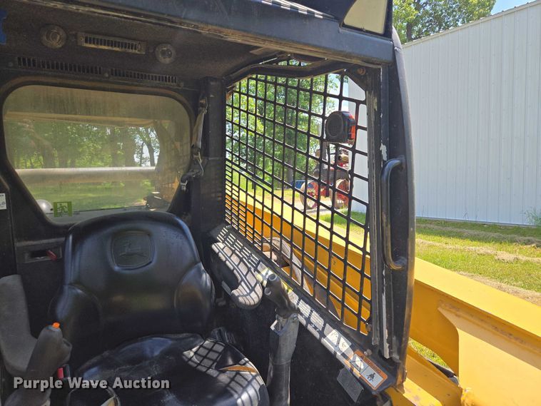 image for item EM7330 2003 John Deere 270 Series II skid steer loader