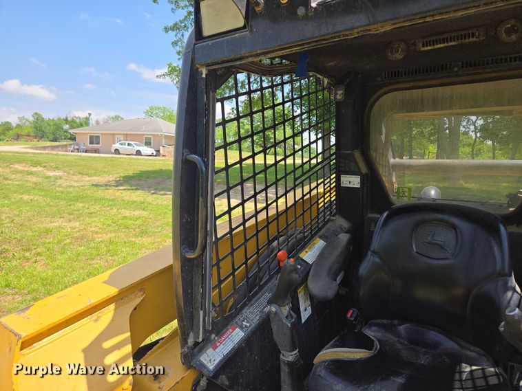 image for item EM7330 2003 John Deere 270 Series II skid steer loader