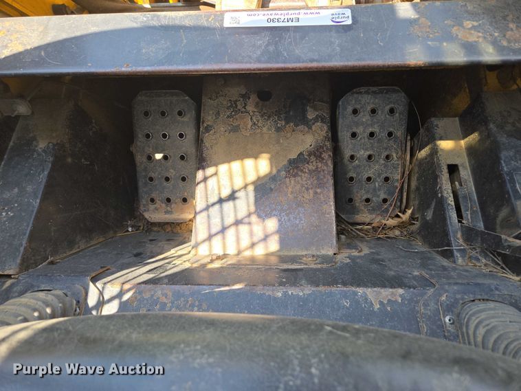 image for item EM7330 2003 John Deere 270 Series II skid steer loader