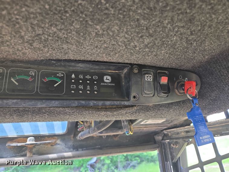 image for item EM7330 2003 John Deere 270 Series II skid steer loader