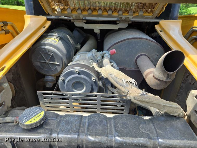 image for item EM7330 2003 John Deere 270 Series II skid steer loader