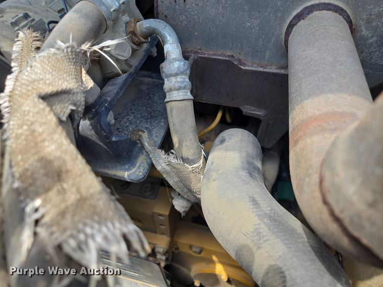 image for item EM7330 2003 John Deere 270 Series II skid steer loader