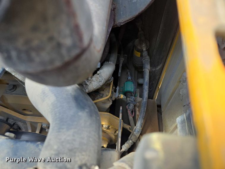 image for item EM7330 2003 John Deere 270 Series II skid steer loader