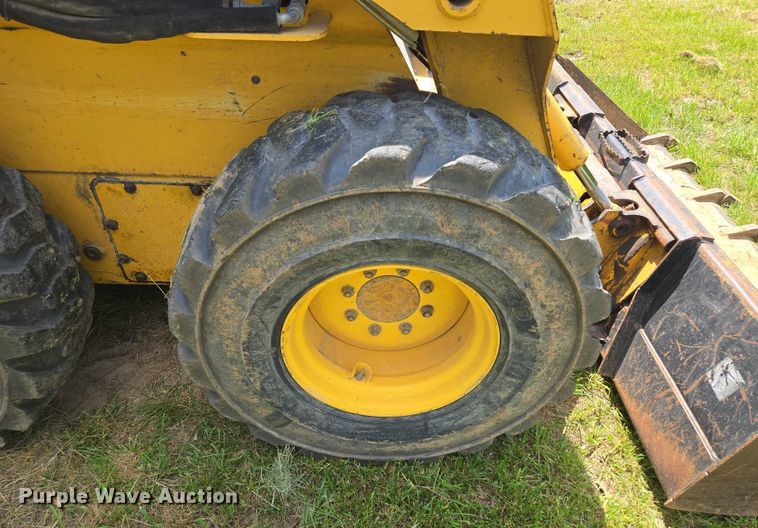 image for item EM7330 2003 John Deere 270 Series II skid steer loader