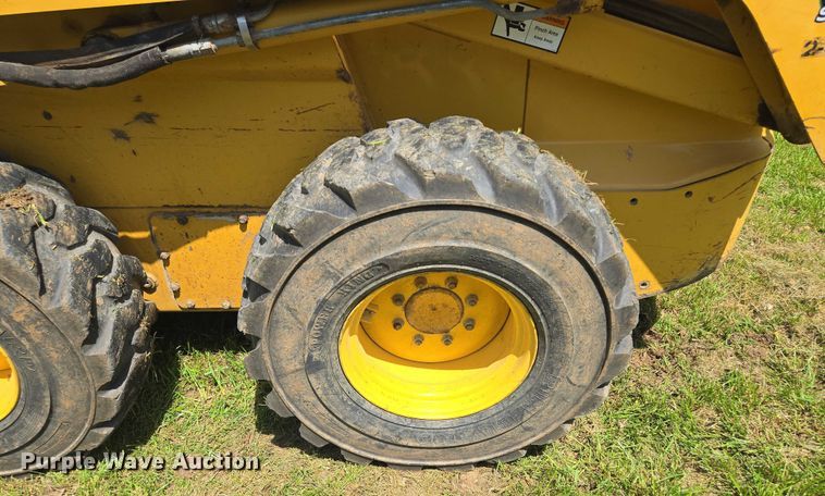 image for item EM7330 2003 John Deere 270 Series II skid steer loader