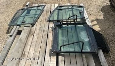 image for item EM7330 2003 John Deere 270 Series II skid steer loader