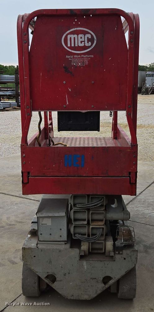image for item EN3678 2000 MEC  1932ES scissor lift
