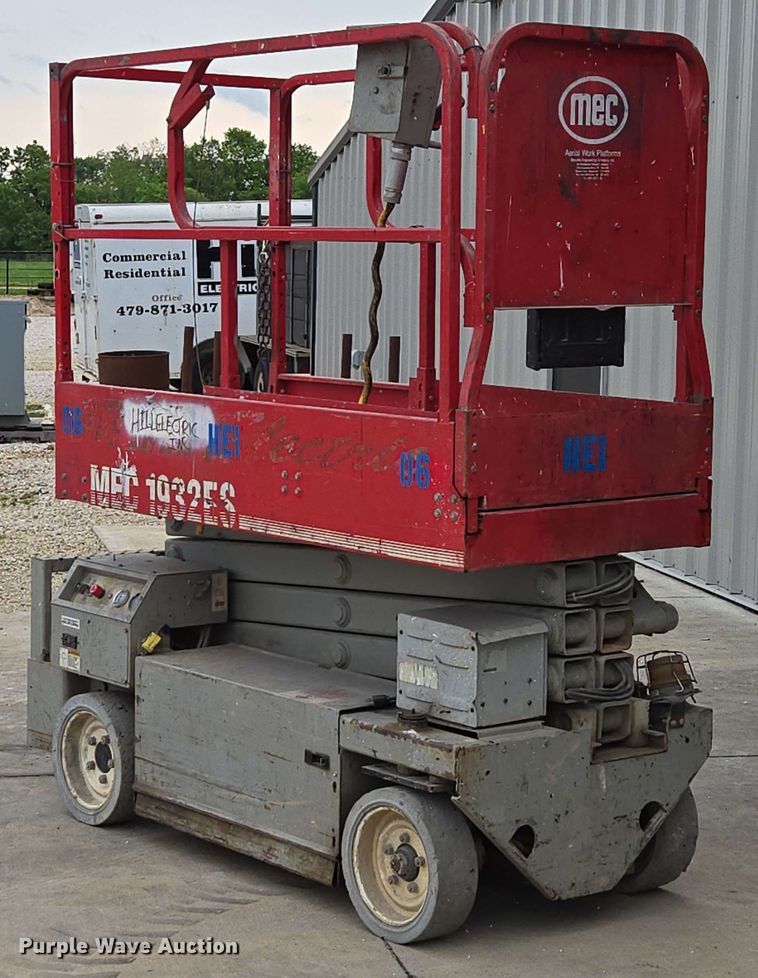 image for item EN3678 2000 MEC  1932ES scissor lift