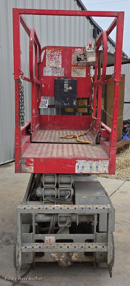 image for item EN3678 2000 MEC  1932ES scissor lift