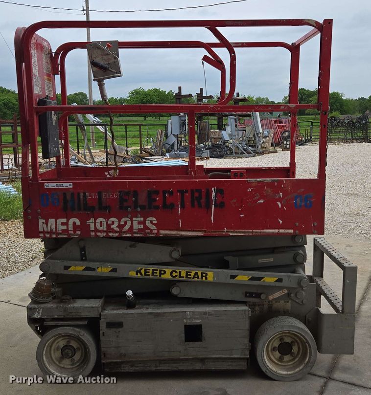 image for item EN3678 2000 MEC  1932ES scissor lift