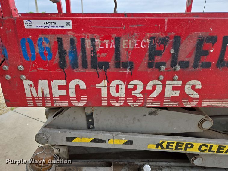 image for item EN3678 2000 MEC  1932ES scissor lift