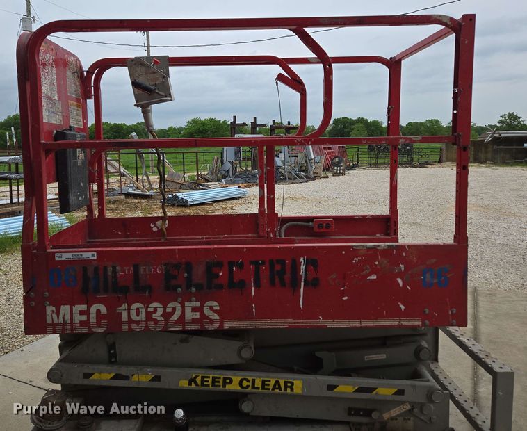 image for item EN3678 2000 MEC  1932ES scissor lift