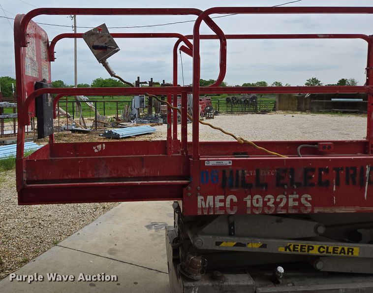 image for item EN3678 2000 MEC  1932ES scissor lift